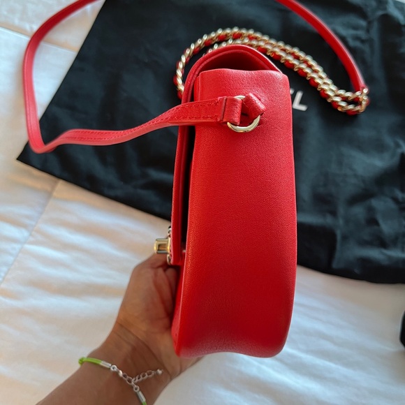 NEW Chanel Messenger Bag Quilted Red Leather Authentic Crossbody Shoulder Purse - Picture 9 of 15